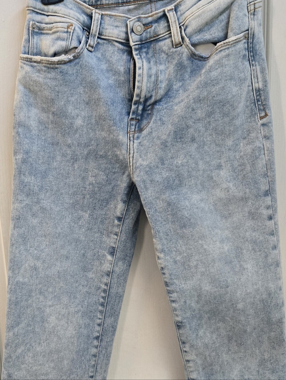 Kensie The Ella High Rise VintageLuxe Straight Jeans | Lora Wash |

Kensi